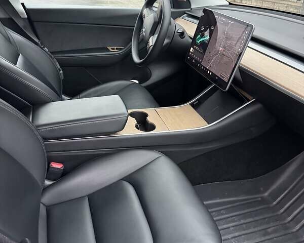 Серый Тесла Model Y, объемом двигателя 0 л и пробегом 63 тыс. км за 23900 $, фото 1 на Automoto.ua