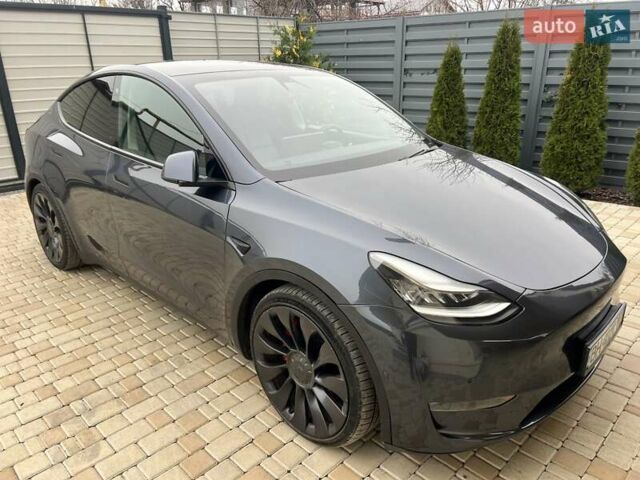Серый Тесла Model Y, объемом двигателя 0 л и пробегом 111 тыс. км за 23000 $, фото 1 на Automoto.ua