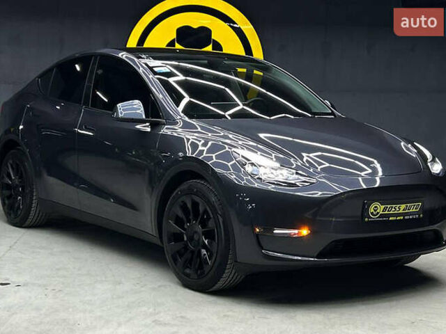 Серый Тесла Model Y, объемом двигателя 0 л и пробегом 20 тыс. км за 27500 $, фото 1 на Automoto.ua