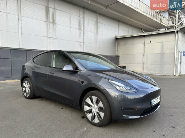 Серый Тесла Model Y, объемом двигателя 0 л и пробегом 33 тыс. км за 23999 $, фото 1 на Automoto.ua
