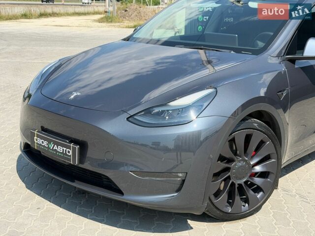 Серый Тесла Model Y, объемом двигателя 0 л и пробегом 58 тыс. км за 27999 $, фото 1 на Automoto.ua