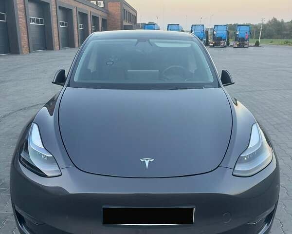 Серый Тесла Model Y, объемом двигателя 0 л и пробегом 28 тыс. км за 24500 $, фото 1 на Automoto.ua