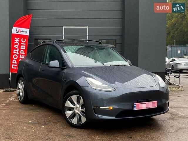 Серый Тесла Model Y, объемом двигателя 0 л и пробегом 61 тыс. км за 30999 $, фото 1 на Automoto.ua