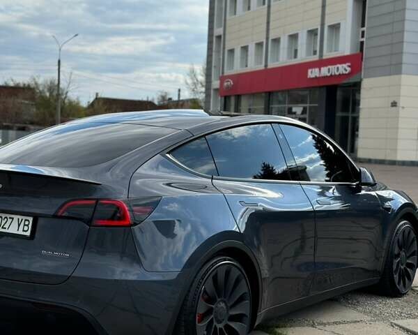 Серый Тесла Model Y, объемом двигателя 0 л и пробегом 51 тыс. км за 30000 $, фото 1 на Automoto.ua
