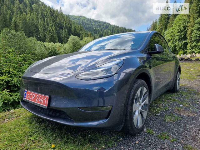 Серый Тесла Model Y, объемом двигателя 0 л и пробегом 13 тыс. км за 29999 $, фото 1 на Automoto.ua