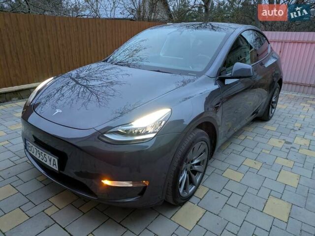 Серый Тесла Model Y, объемом двигателя 0 л и пробегом 27 тыс. км за 25900 $, фото 1 на Automoto.ua