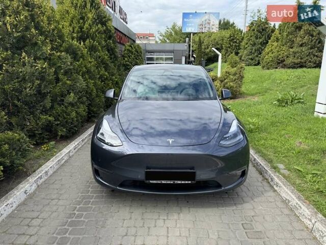 Серый Тесла Model Y, объемом двигателя 0 л и пробегом 28 тыс. км за 40865 $, фото 1 на Automoto.ua