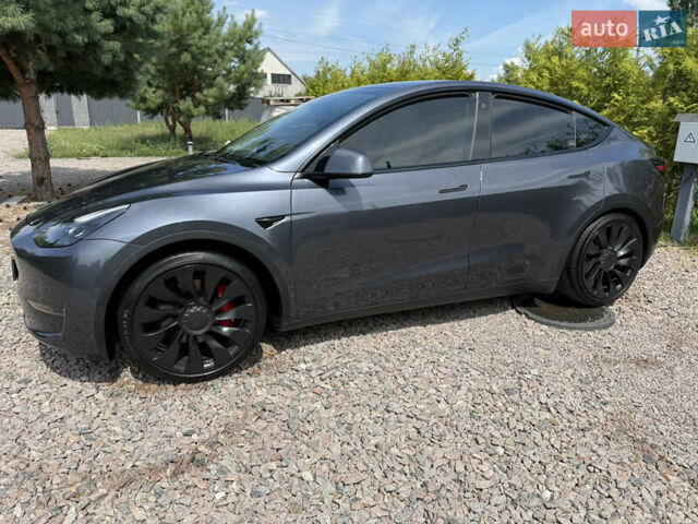 Серый Тесла Model Y, объемом двигателя 0 л и пробегом 61 тыс. км за 33000 $, фото 1 на Automoto.ua