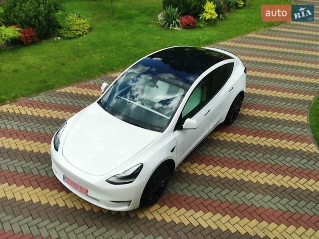 Серый Тесла Model Y, объемом двигателя 0 л и пробегом 4 тыс. км за 29999 $, фото 1 на Automoto.ua