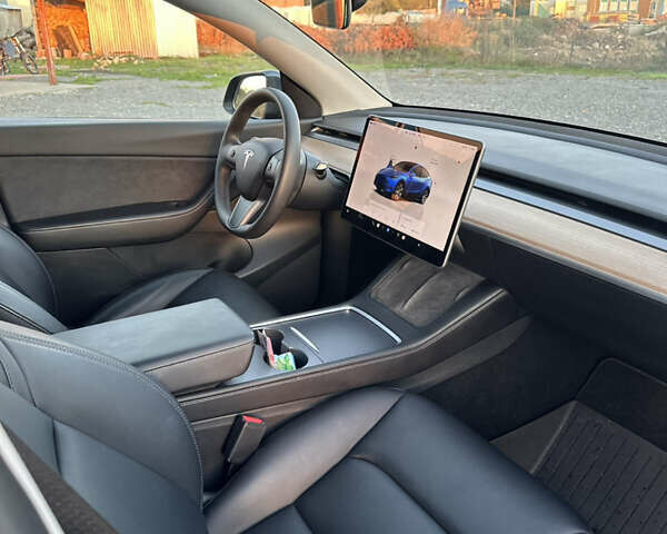 Серый Тесла Model Y, объемом двигателя 0 л и пробегом 77 тыс. км за 26000 $, фото 1 на Automoto.ua