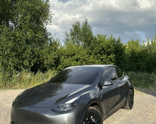 Серый Тесла Model Y, объемом двигателя 0 л и пробегом 41 тыс. км за 30000 $, фото 1 на Automoto.ua