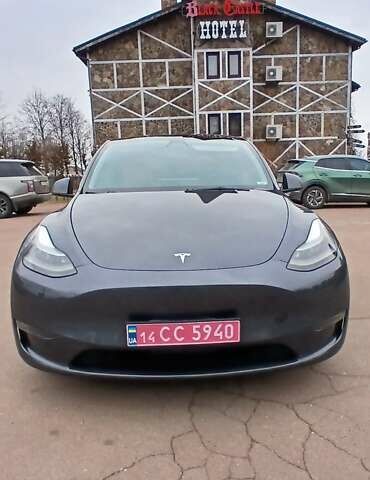 Серый Тесла Model Y, объемом двигателя 0 л и пробегом 65 тыс. км за 25700 $, фото 1 на Automoto.ua