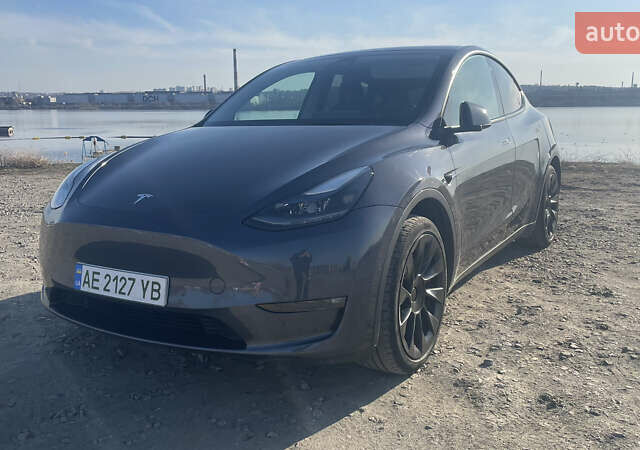 Серый Тесла Model Y, объемом двигателя 0 л и пробегом 40 тыс. км за 27999 $, фото 1 на Automoto.ua