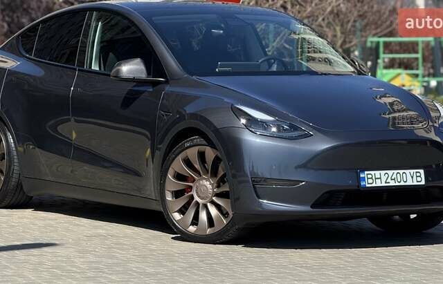 Серый Тесла Model Y, объемом двигателя 0 л и пробегом 70 тыс. км за 27900 $, фото 1 на Automoto.ua