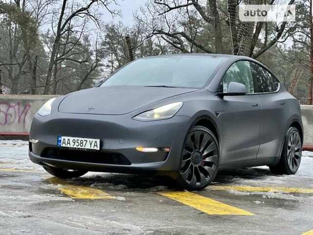 Серый Тесла Model Y, объемом двигателя 0 л и пробегом 19 тыс. км за 29999 $, фото 1 на Automoto.ua