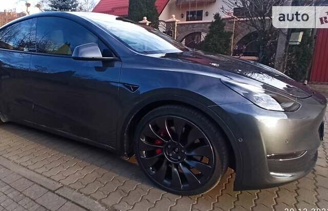 Серый Тесла Model Y, объемом двигателя 0 л и пробегом 35 тыс. км за 29950 $, фото 1 на Automoto.ua