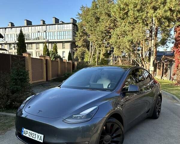 Серый Тесла Model Y, объемом двигателя 0 л и пробегом 28 тыс. км за 32999 $, фото 1 на Automoto.ua