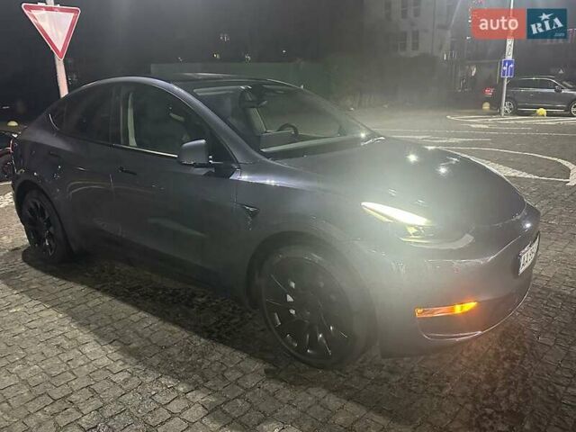 Серый Тесла Model Y, объемом двигателя 0 л и пробегом 64 тыс. км за 28999 $, фото 1 на Automoto.ua