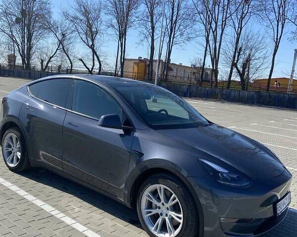 Серый Тесла Model Y, объемом двигателя 0 л и пробегом 32 тыс. км за 27500 $, фото 1 на Automoto.ua