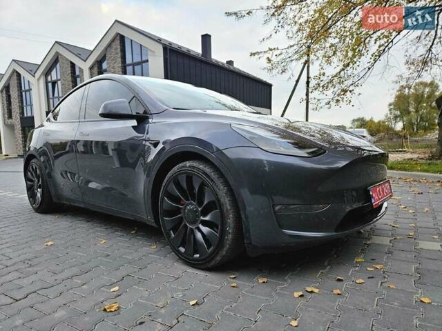 Серый Тесла Model Y, объемом двигателя 0 л и пробегом 32 тыс. км за 29500 $, фото 1 на Automoto.ua