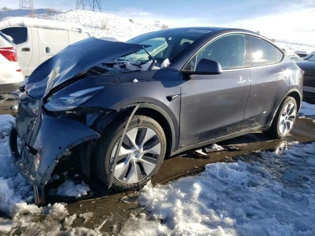 Сірий Тесла Model Y, об'ємом двигуна 0 л та пробігом 32 тис. км за 19400 $, фото 1 на Automoto.ua