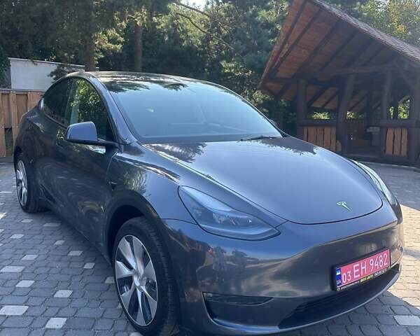 Серый Тесла Model Y, объемом двигателя 0 л и пробегом 1 тыс. км за 36000 $, фото 1 на Automoto.ua