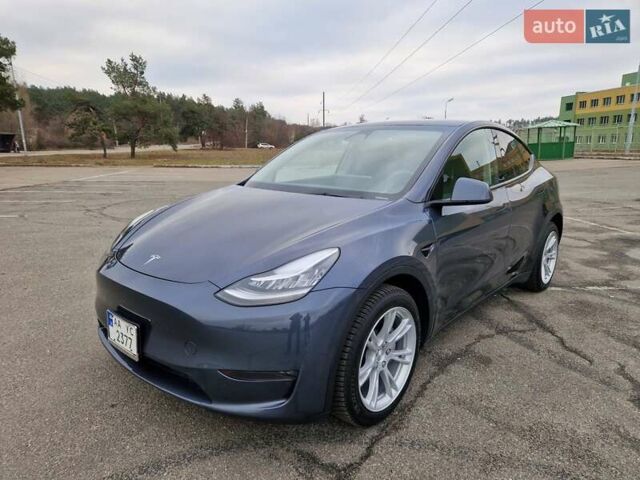 Серый Тесла Model Y, объемом двигателя 0 л и пробегом 37 тыс. км за 27500 $, фото 1 на Automoto.ua
