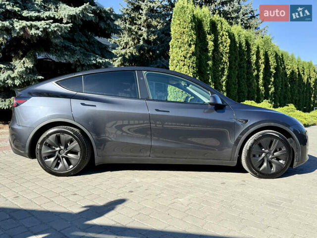 Серый Тесла Model Y, объемом двигателя 0 л и пробегом 46 тыс. км за 27200 $, фото 1 на Automoto.ua