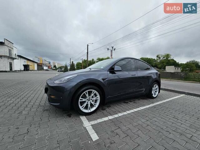 Серый Тесла Model Y, объемом двигателя 0 л и пробегом 38 тыс. км за 28400 $, фото 1 на Automoto.ua