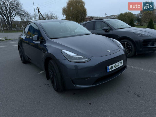 Серый Тесла Model Y, объемом двигателя 0 л и пробегом 32 тыс. км за 24900 $, фото 1 на Automoto.ua
