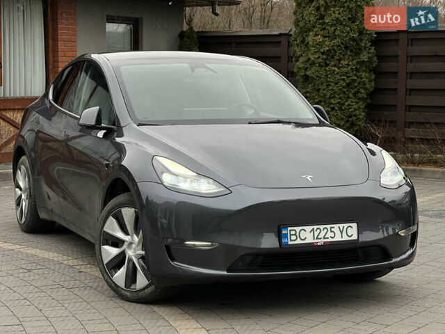 Серый Тесла Model Y, объемом двигателя 0 л и пробегом 52 тыс. км за 27499 $, фото 1 на Automoto.ua
