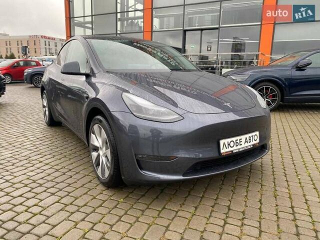 Серый Тесла Model Y, объемом двигателя 0 л и пробегом 30 тыс. км за 31700 $, фото 1 на Automoto.ua