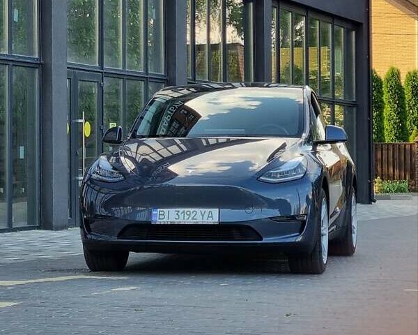 Серый Тесла Model Y, объемом двигателя 0 л и пробегом 28 тыс. км за 34999 $, фото 1 на Automoto.ua
