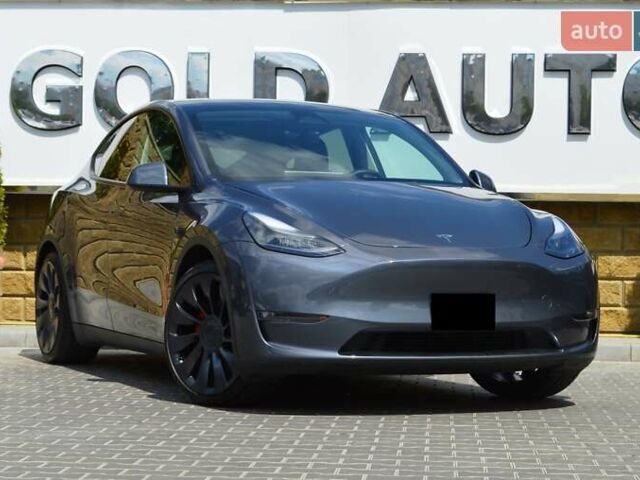 Серый Тесла Model Y, объемом двигателя 0 л и пробегом 33 тыс. км за 27999 $, фото 1 на Automoto.ua