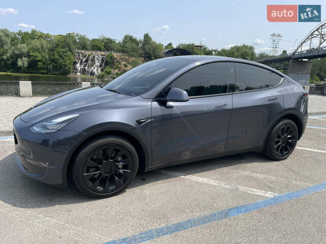 Серый Тесла Model Y, объемом двигателя 0 л и пробегом 24 тыс. км за 30500 $, фото 1 на Automoto.ua