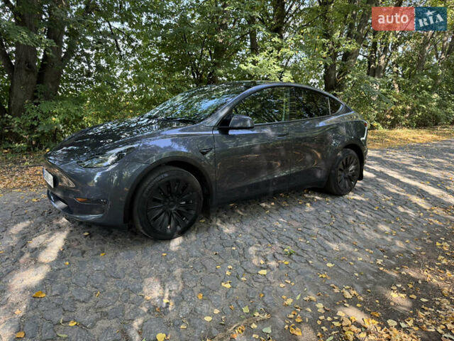 Серый Тесла Model Y, объемом двигателя 0 л и пробегом 32 тыс. км за 26500 $, фото 1 на Automoto.ua