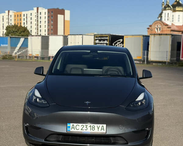 Серый Тесла Model Y, объемом двигателя 0 л и пробегом 46 тыс. км за 28300 $, фото 1 на Automoto.ua