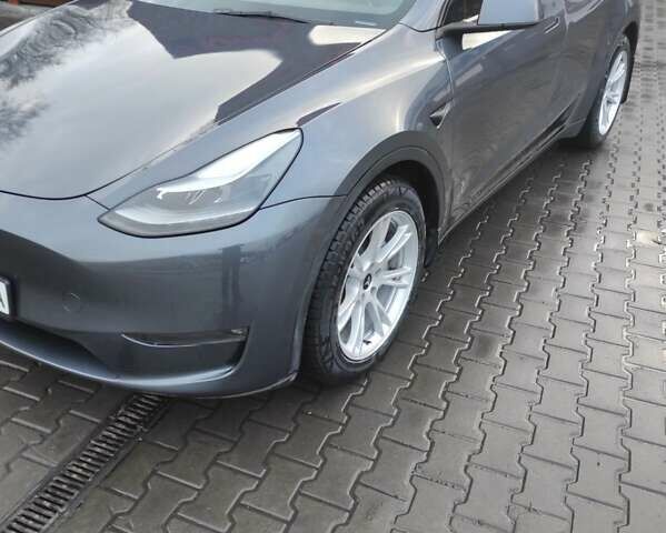 Серый Тесла Model Y, объемом двигателя 0 л и пробегом 25 тыс. км за 27500 $, фото 1 на Automoto.ua