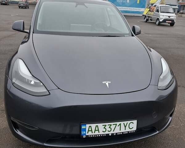 Серый Тесла Model Y, объемом двигателя 0 л и пробегом 15 тыс. км за 39500 $, фото 1 на Automoto.ua