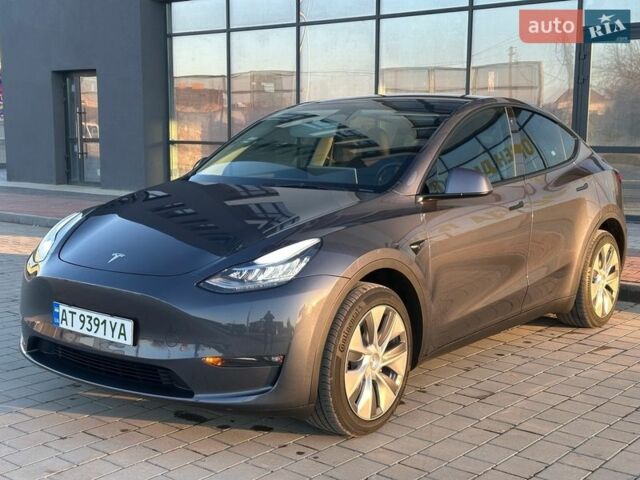 Серый Тесла Model Y, объемом двигателя 0 л и пробегом 52 тыс. км за 26500 $, фото 1 на Automoto.ua