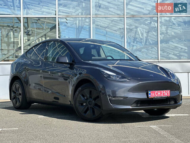 Серый Тесла Model Y, объемом двигателя 0 л и пробегом 1 тыс. км за 35490 $, фото 1 на Automoto.ua