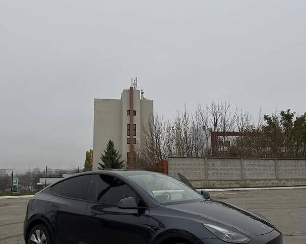 Серый Тесла Model Y, объемом двигателя 0 л и пробегом 38 тыс. км за 33500 $, фото 1 на Automoto.ua