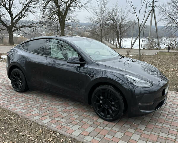 Серый Тесла Model Y, объемом двигателя 0 л и пробегом 1 тыс. км за 33300 $, фото 1 на Automoto.ua