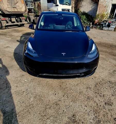 Серый Тесла Model Y, объемом двигателя 0 л и пробегом 11 тыс. км за 30000 $, фото 1 на Automoto.ua