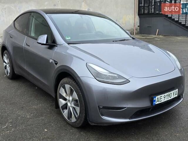 Серый Тесла Model Y, объемом двигателя 0 л и пробегом 4 тыс. км за 40500 $, фото 1 на Automoto.ua
