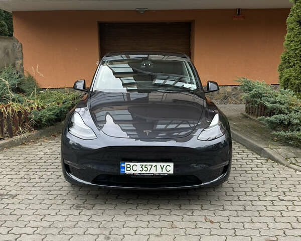 Серый Тесла Model Y, объемом двигателя 0 л и пробегом 15 тыс. км за 34500 $, фото 1 на Automoto.ua