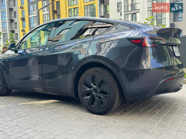 Серый Тесла Model Y, объемом двигателя 0 л и пробегом 3 тыс. км за 29800 $, фото 1 на Automoto.ua