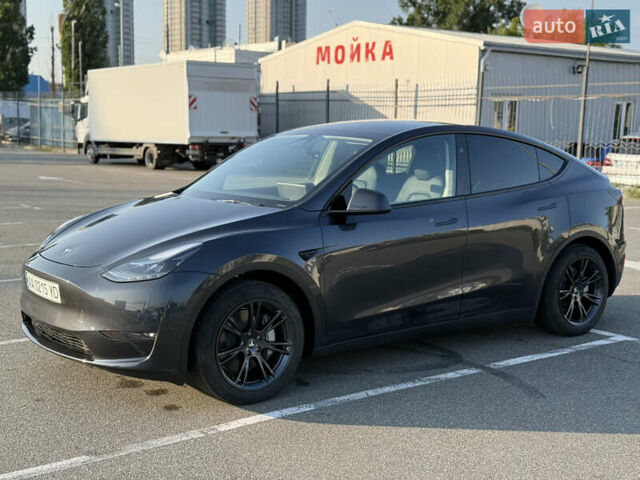 Серый Тесла Model Y, объемом двигателя 0 л и пробегом 4 тыс. км за 30500 $, фото 1 на Automoto.ua