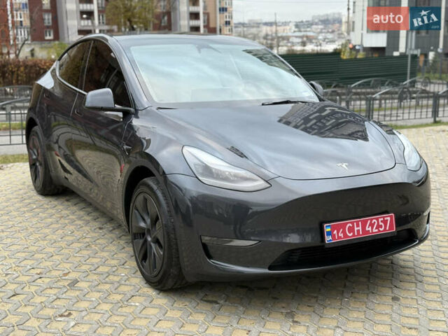 Серый Тесла Model Y, объемом двигателя 0 л и пробегом 5 тыс. км за 29490 $, фото 1 на Automoto.ua