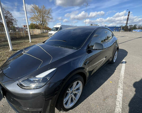 Серый Тесла Model Y, объемом двигателя 0 л и пробегом 40 тыс. км за 29900 $, фото 1 на Automoto.ua